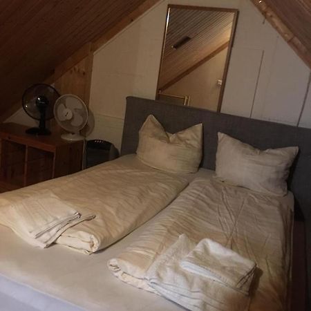 Zimmer Im Dachgeschoss Кайзерслаутерн Экстерьер фото