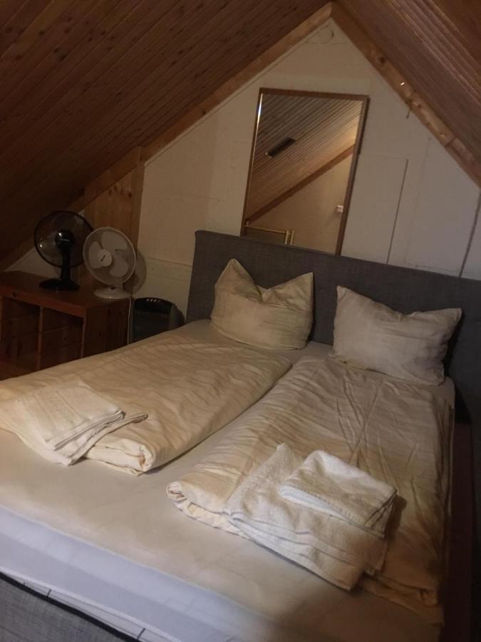 Zimmer Im Dachgeschoss Кайзерслаутерн Экстерьер фото